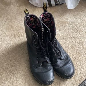 -CLOSET CLEAROUT-Used DOC MARTENS